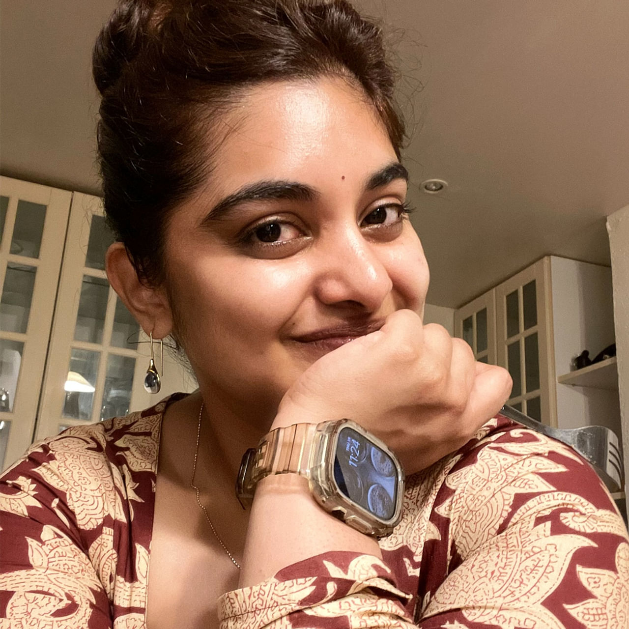 నివేదా 2002లో మలయాళ చిత్రం వెరుథె ఒరు భార్య అనే సినిమాతో బాలనటిగా సినీ రంగంలోకి అడుగుపెట్టింది. ఈ చిత్రంలో జయరామ్ కుమార్తెగా నటించి మెప్పించింది. తన నటనకు కేరళ రాష్ట్ర ఉత్తమ బాలనటి అవార్డును గెలుచుకుంది.  