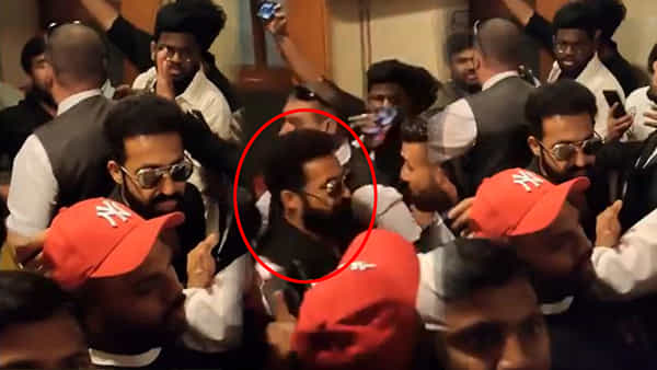 NTR : అతి అభిమానం కూడా ఇబ్బందే.. తారక్ను ఉక్కిరిబిక్కిరి చేసిన ఫ్యాన్స్.. చివరకు
