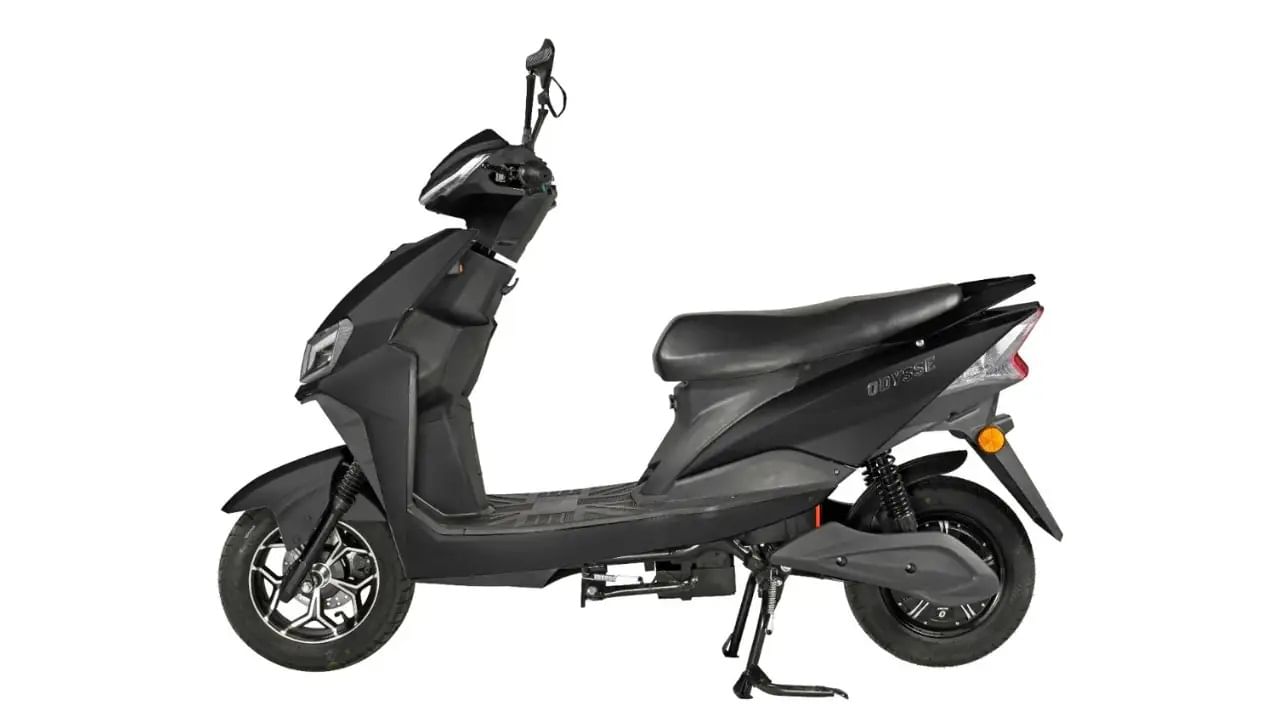 EV Scooter: మార్కెట్లో మరో నయా ఈవీ స్కూటర్ హల్చల్.. రూ.42 వేలకే మీ సొంతం
