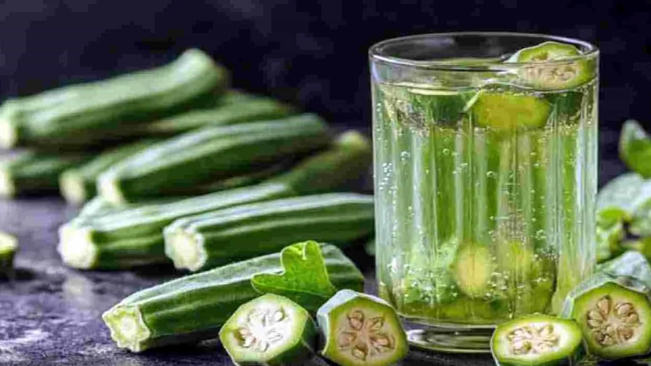 బెండకాయల్లో ఫైబర్, యాంటీఆక్సిడెంట్లు పుష్కలంగా ఉంటాయి. ఇందులో విటమిన్ కె, కాల్షియం కూడా పుష్కలంగా ఉంటాయి. అలాగే విటమిన్ సి, విటమిన్ ఎ కూడా పుష్కలంగా ఉంటాయి. మలబద్ధకంతో బాధపడేవారికి ఈ నీళ్లు మ్యాజిక్ టానిక్ మాదిరి పనిచేస్తుందని నిపుణులు అంటున్నారు. 