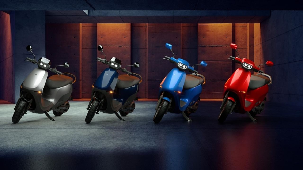 ఓలా ఎస్1 ఎక్స్ జెన్-3 అత్యంత సరసమైన స్కూటర్‌గా ఉంది. ఈ స్కూటర్ 2 కేడబ్ల్యూహెచ్ బ్యాటరీ ప్యాక్‌తో కూడిన బేస్ వెర్షన్ ధర రూ. 73,999గా ఉంది. ఈ స్కూటర్ 108 కి.మీ రేంజ్‌ను అందిస్తుంది. అలాగే 101 కి.మీ. గరిష్ట వేగంతో వస్తుంది. కేవలం 3.4 సెకన్లలో 0–40 కి.మీ. వేగాన్ని అందుకుంటుంది. బ్యాటరీ ప్యాక్‌ను 4 గంటల 50 నిమిషాల్లో 0 నుండి 80 శాతం వరకు ఛార్జ్ చేయవచ్చు.