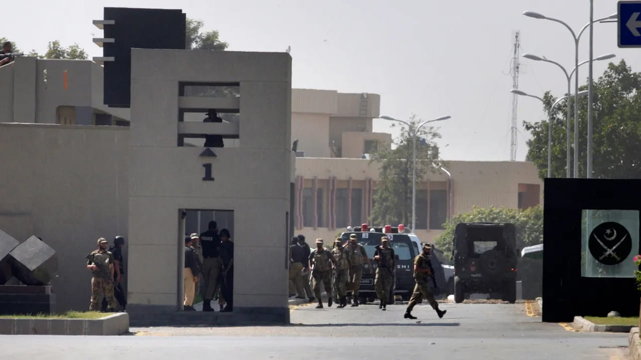 భారత్ మిస్సైల్స్ దాడికి జడుసుకున్న పాక్.. దెబ్బకు ఆర్మీ చీఫ్ ప్రధాన కార్యాలయం మార్పు..!