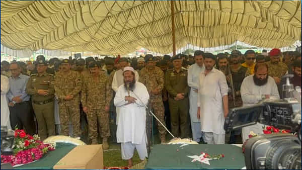 Pakistan: ఇంతకంటే ప్రూఫ్ ఏం కావాలి.. ఉగ్రవాదుల అంత్యక్రియల్లో టాప్ టెర్రరిస్ట్తో పాక్ సైన్యం
