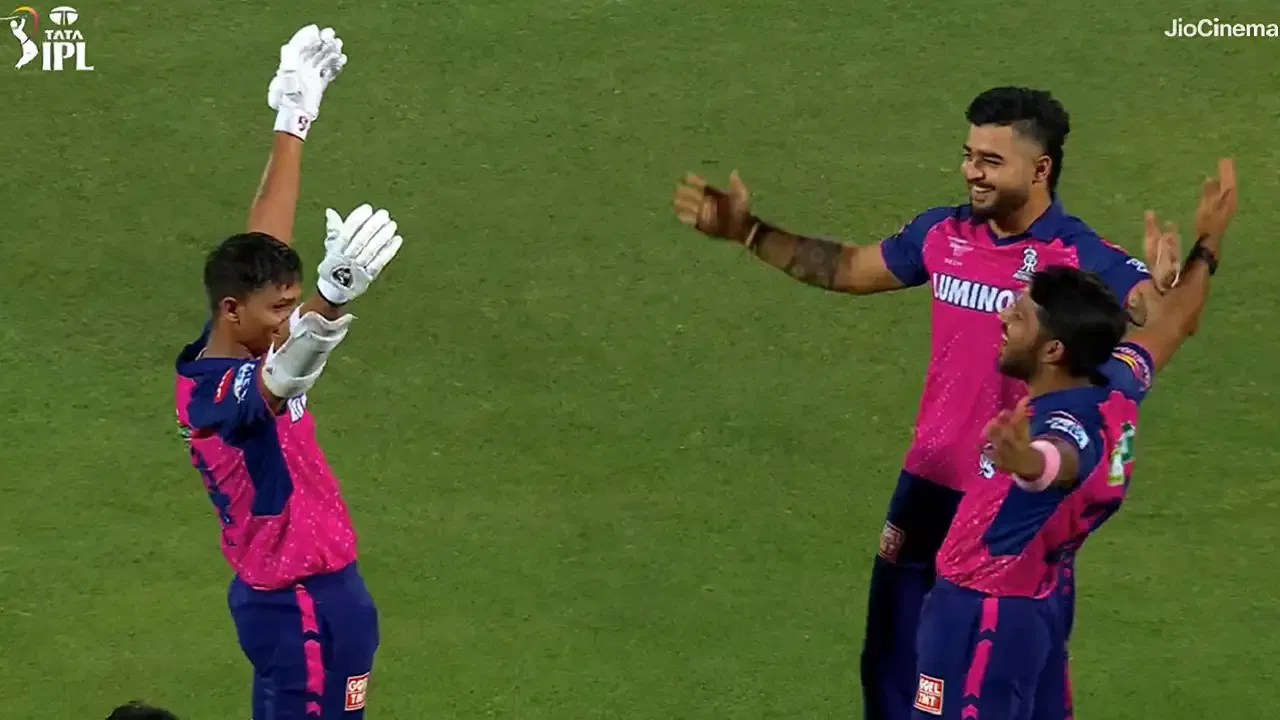 Video: లేట్ గా బాల్ ని త్రో విసిరిన RR ఓపెనర్! కోపంతో బండబూతులు తిట్టిన స్టాండ్ ఇన్ కెప్టెన్!