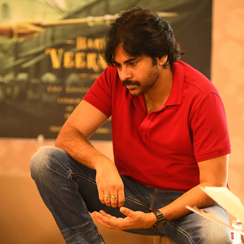 తన సినిమా టికెట్‌ రేటు పెంచాలన్నా... వ్యక్తిగతంగా కాకుండా చలనచిత్ర వాణిజ్య మండలి ద్వారానే ప్రభుత్వాన్ని సంప్రదించాలని స్పష్టంగా చెప్పారు. ఈ నిర్ణయాలతో ఇన్నాళ్లుగా ప్రభుత్వం, ఇండస్ట్రీ మధ్య ఉన్న ఫ్రెండ్లీ ఎట్మాస్పియర్‌ ఇక మీదట ఉండకపోవచ్చు అంటున్నారు ఇండస్ట్రీ పెద్దలు.
