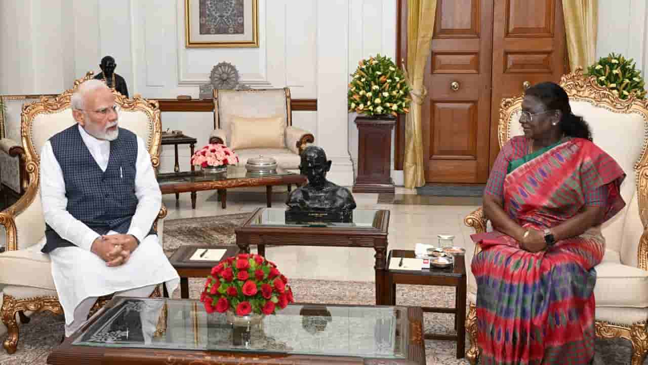 Operation Sindoor: రాష్ట్రపతి ముర్మును కలిసిన ప్రధాని మోదీ.. రేపు అఖిల పక్ష సమావేశం.. ఏం జరగనుంది..?