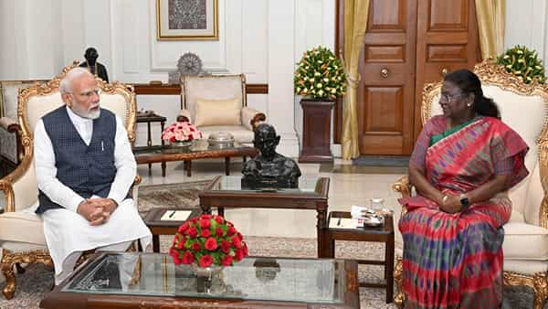 Operation Sindoor: రాష్ట్రపతి ముర్మును కలిసిన ప్రధాని మోదీ.. రేపు అఖిల పక్ష సమావేశం.. ఏం జరగనుంది..?