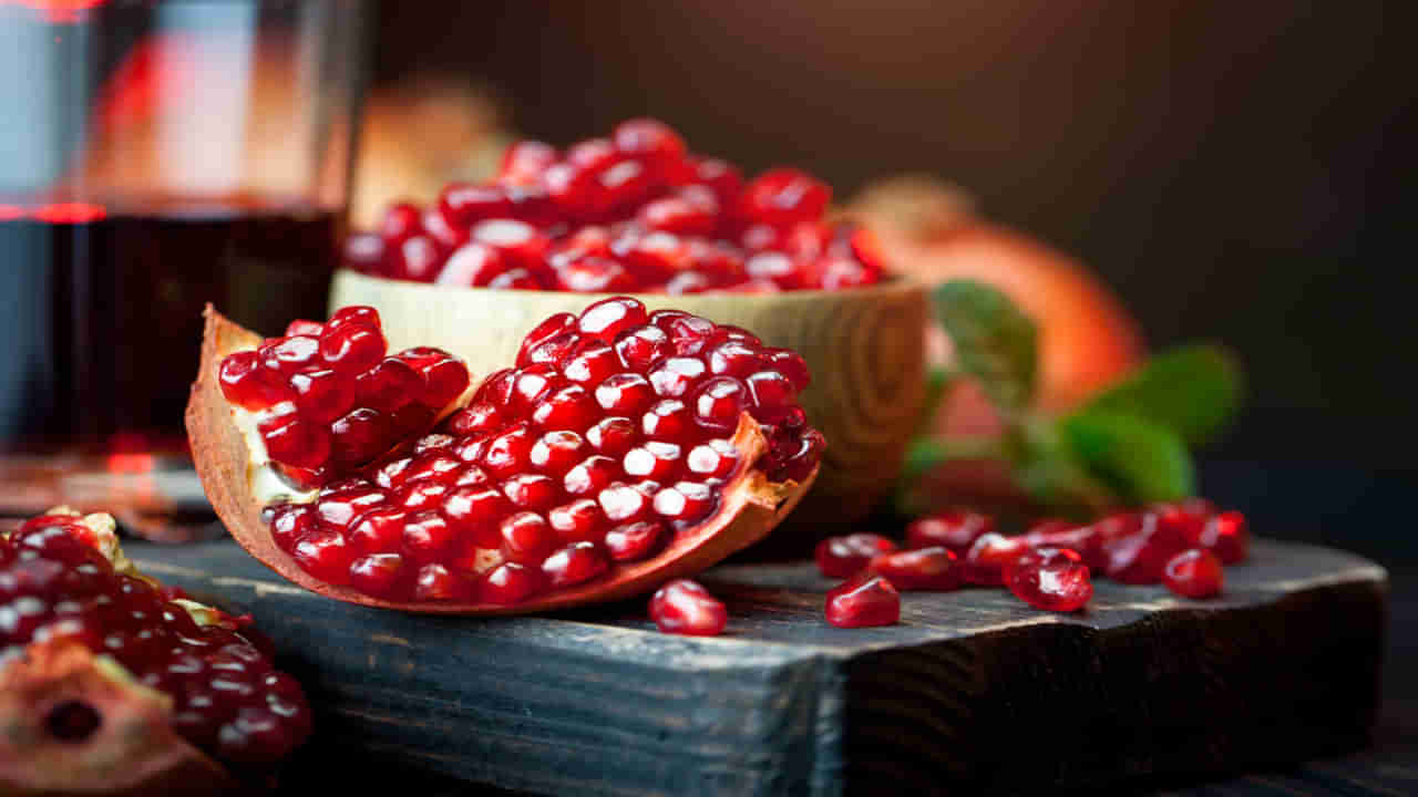 Pomegranate: రోజుకో దానిమ్మ పండు తినడం వల్ల శరీరంలో జరిగే మార్పులివే.. వీటి పవర్ తెలిస్తే షాకవుతారు