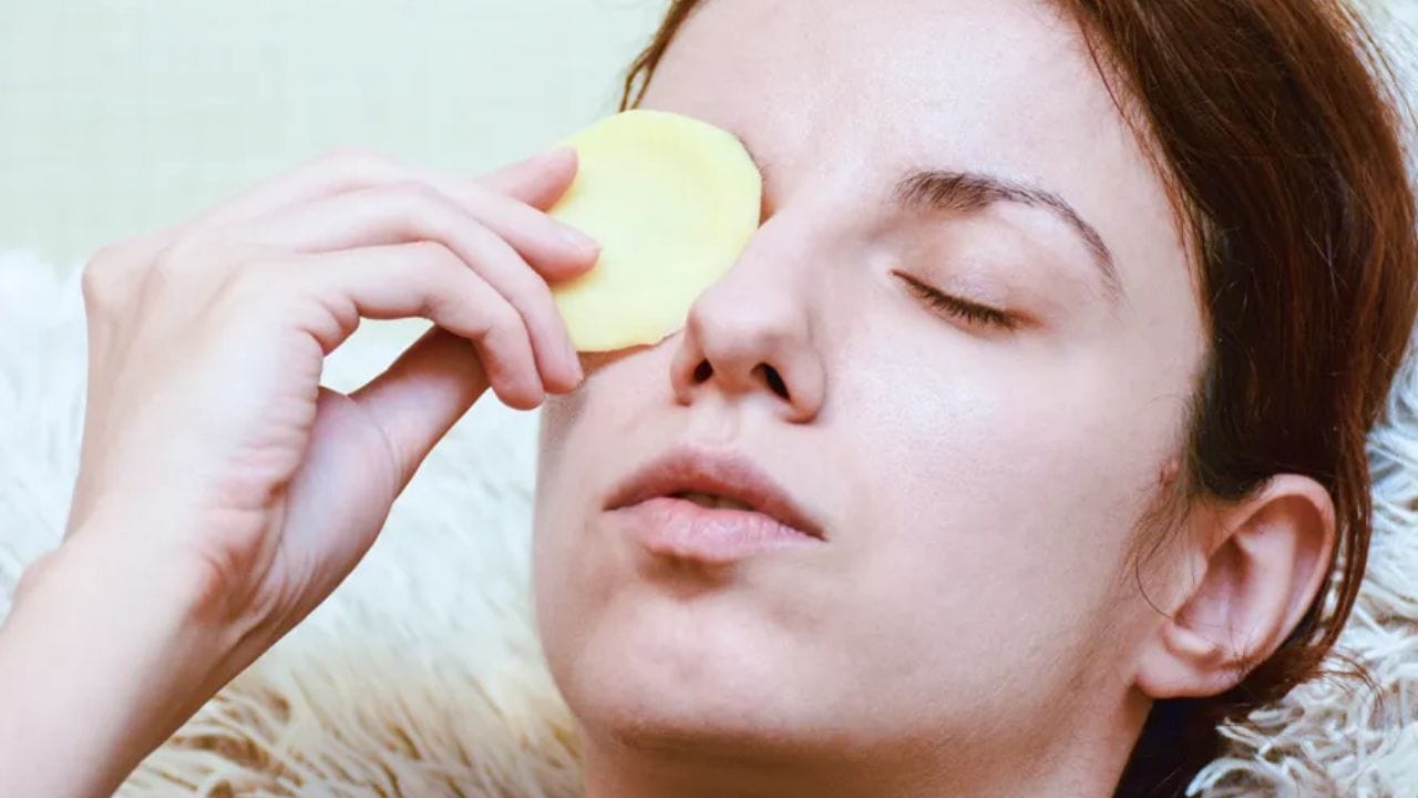 Raw Potato Side Effects: పచ్చి బంగాళాదుంపను ముఖానికి రాసే ముందు ఈ జాగ్రత్తలు తీసుకుంటున్నారా..?