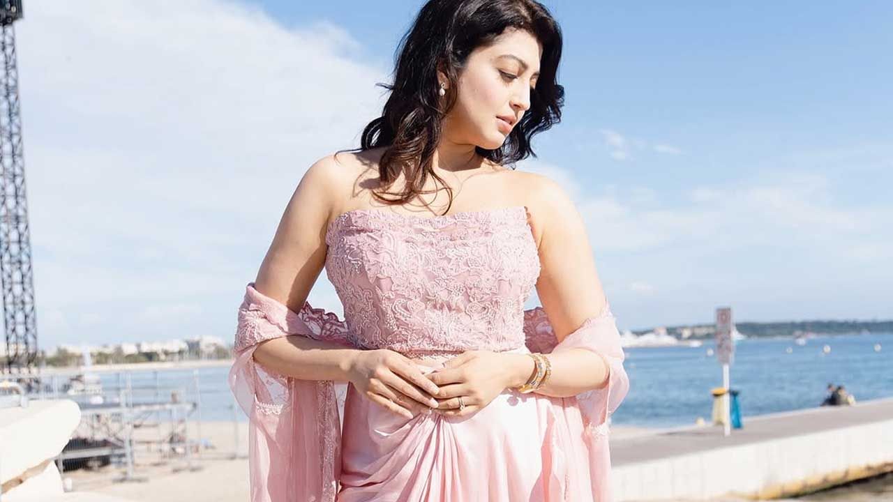 Pranitha 4