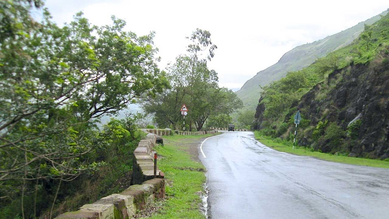 ముంబైకి 83 కిలోమీట్ల దూరంలో ఉన్న లోనావల అద్భుతమైన ప్రదేశం, ఇది ప్రీ మూన్స్‌లో ఎంజాయ్ చేయడానికి బెస్ట్ ప్లేస్. ఇక్కడి అందమైన హిల్ స్టేషన్స్‌ పర్యాటక ప్రియులను ఎంతగానో ఆకర్షిస్తాయి.