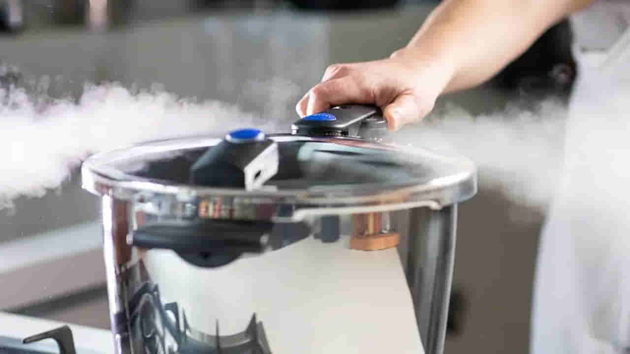 Pressure Cooker: ప్రెషర్ కుక్కర్‌లో ఈ వంటకాలు అస్సలు చేయొద్దు!.. ఎందుకో తెలిస్తే..