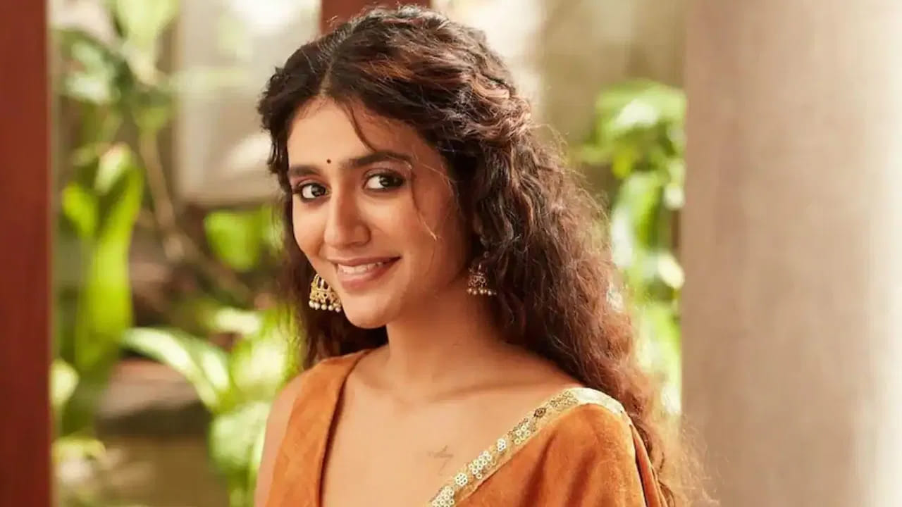 తాజాగా లిస్ట్‌లోకి బాలీవుడ్ బ్యూటీ ప్రియా ప్రకాష్ వారియర్‌ కూడా ఎంట్రీ ఇచ్చారు. జస్ట్ అలా కన్నుగీటి పాపులర్ అయిన ప్రియా.. నితిన్ చెక్‌ సినిమాతో సౌత్ ఎంట్రీ ఇచ్చారు. ఈ సినిమా ఫెయిల్ అవ్వటంతో ఆదిలోనే కెరీర్‌కు బ్రేక్ పడింది. దీంతో అవకాశాల కోసం రెగ్యులర్‌గా హైదరాబాద్‌లో కనిపిస్తున్న ప్రియా... సోషల్ మీడియాలో కూడా యాక్టివ్‌గా ఉంటున్నారు. 