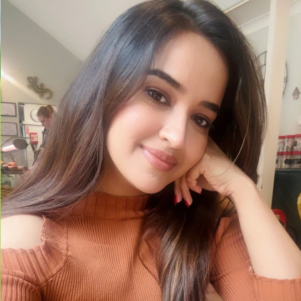 2016లో "తుంటరి" చిత్రం ద్వారా చలనచిత్ర రంగంలోకి ప్రవేశించింది, కానీ ఈ చిత్రం విజయం సాధించలేదు. కానీ నటన పరంగా మంచి మార్కులు కొట్టేసింది ఈ చిన్నది. ఇక రంగస్థలం సినిమాలో నటించి ఆకట్టుకుంది.