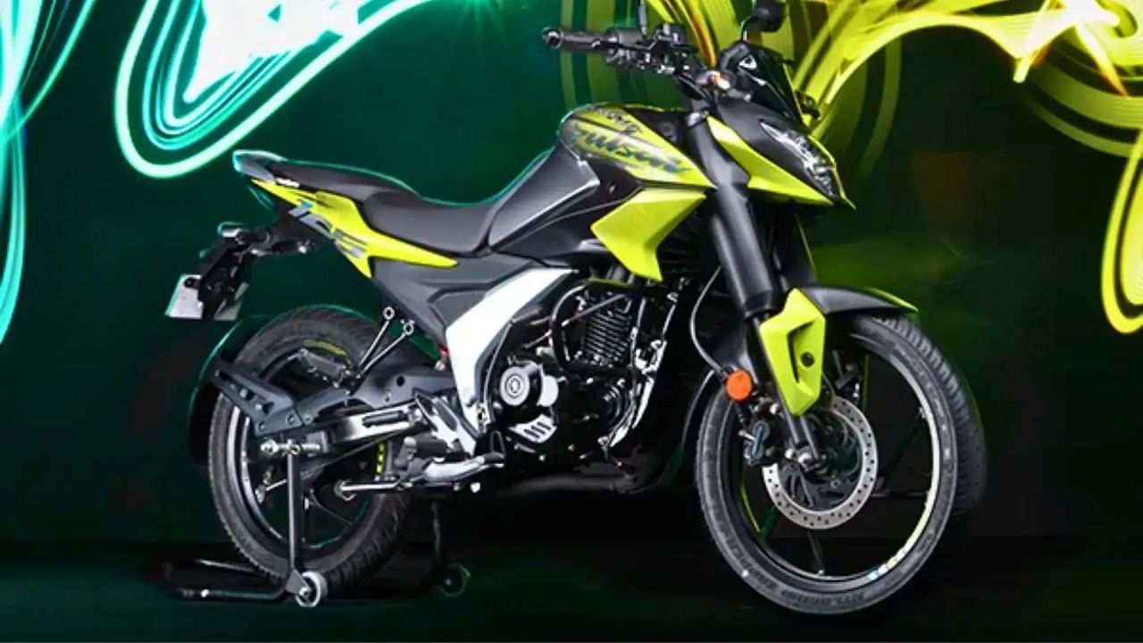 బజాజ్ పల్సర్ ఎన్-125 సూపర్ స్టైలిష్ లుక్‌తో వస్తుంది. ఎల్ఈడీ డీఆర్ఎల్‌లు, ఎడ్జీ ఇంధన ట్యాంక్ వంటివి బైక్ లుక్‌ను ప్రీమియంగా చేస్తుంది. ఈ బైక్ 11.8 హెచ్‌పీ, 11 ఎన్ఎం టార్క్‌ను ఉత్పత్తి చేసే 124.58 సీసీ ఎయిర్ కూల్డ్ ఇంజిన్పై నడుస్తుంది. ఈ బైక్ ధర దాదాపు రూ. 93,158 (ఎక్స్-షోరూమ్) ప్రారంభ ధరతో అందుబాటులో ఉంటుంది. 
