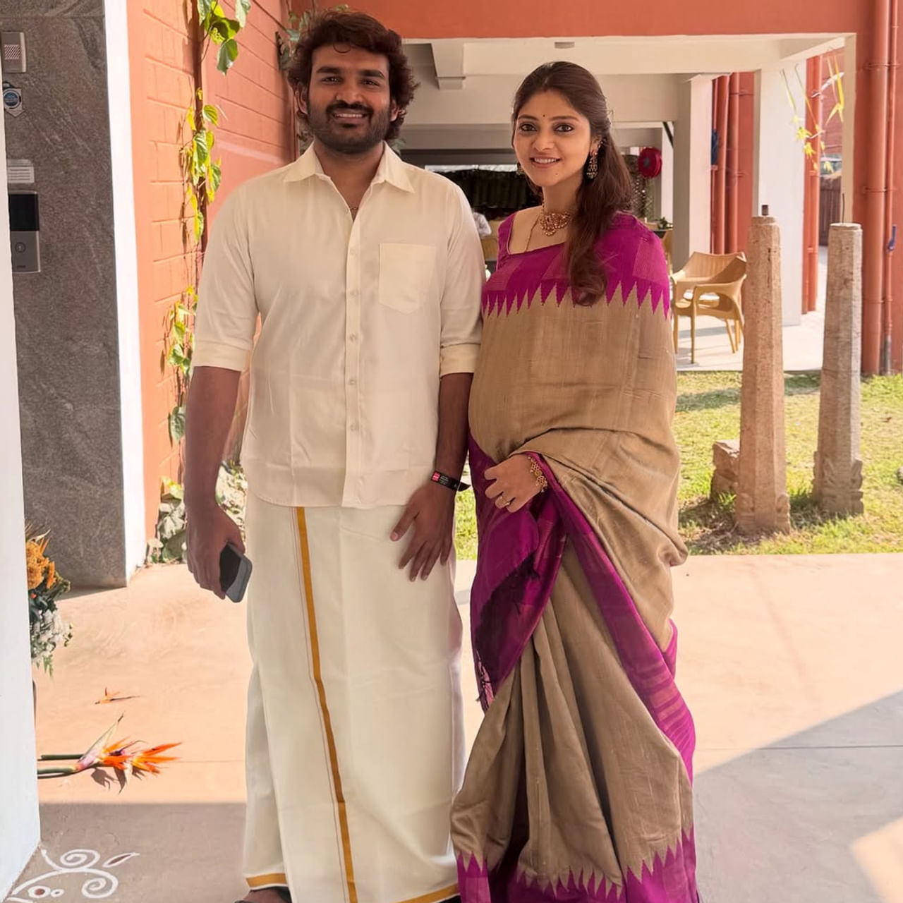 ఇప్పుడిప్పుడే టాలీవుడ్ ఇండస్ట్రీలో తనకంటూ ఓ ప్రత్యేక ఇమేజ్ క్రియేట్ చేసుకుంటున్నాడు కిరణ్ అబ్బవరం. హిట్టు, ప్లాపులతో సంబంధం లేకుండా వరుస సినిమాలతో అలరిస్తున్నారు. కొన్నాళ్ల క్రితమే క సినిమాతో భారీ విజయాన్ని అందుకున్న సంగతి తెలిసిందే. 