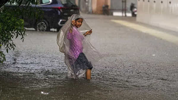 Rain Alert: తెలుగు రాష్ట్రాలకు భారీ వర్షాలు.. రైతన్నా నీ పంట జర పైలం!