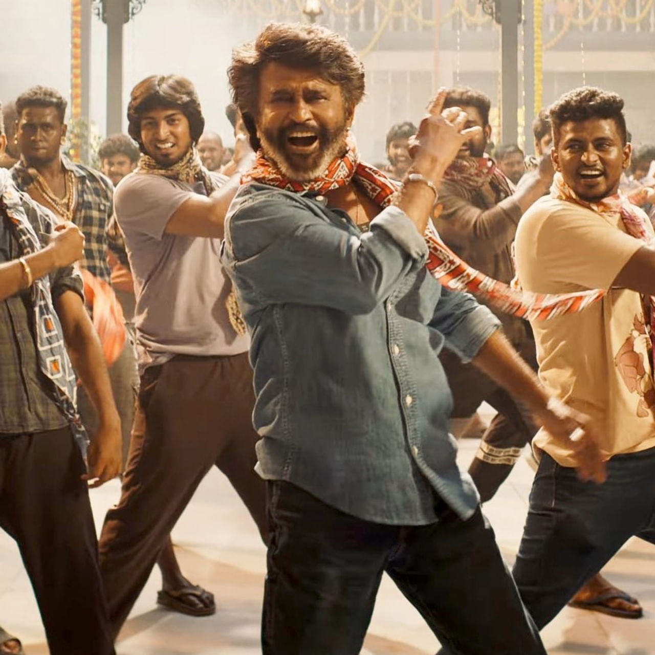 సూపర్ స్టార్ రజనీకాంత్, క్రేజీ డైరెక్టర్ లోకేష్ కనగరాజ్ కాంబినేషన్లో తెరకెక్కుతున్న లేటెస్ట్ మూవీ కూలీ. లోకేష్ మార్క్ మాస్ యాక్షన్కు రజనీ ఇమేజ్, స్టైల్ను యాడ్ చేస్తూ రూపొందించిన ఈ సినిమా మీద భారీ అంచనాలు ఉన్నాయి. అందుకే ప్రతీ విషయంలోనూ స్పెషల్ కేర్ తీసుకుంటున్నారు దర్శకుడు లోకేష్. ప్రజెంట్ పోస్ట్ ప్రొడక్షన్ స్టేజ్లో ఉన్న ఈ సినిమా ఆగస్టు 14న ప్రేక్షకుల ముందుకు రానుంది.