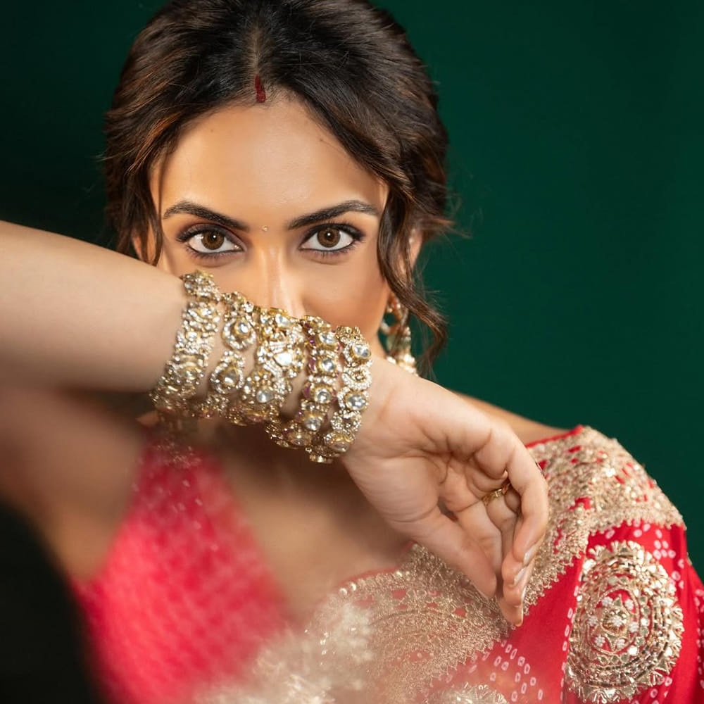  రకుల్ ప్రీత్ సింగ్ నేషనల్ గోల్ఫ్ ప్లేయర్ కూడా. దక్షిణాదిలో అతి తక్కువ సమయంలో స్టార్ డమ్ సంపాదించుకున్న రకుల్.. ఆ తర్వాత పలు వివాదాల్లోనూ చిక్కుకున్న సంగతి తెలిసిందే. 