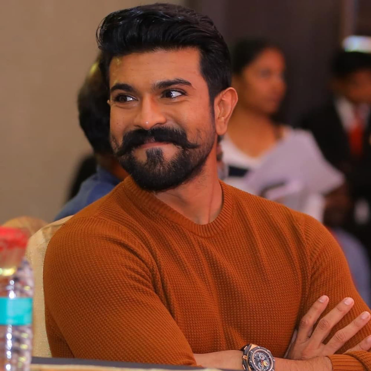 ట్రిపులార్‌తో గ్లోబల్‌ మార్కెట్‌ను రూల్ చేసిన మెగా పవర్‌ స్టార్ తరువాత గేమ్ చేంజర్‌తో నిరాశపరిచారు. అయితే ఈ రెండు సినిమాల కోసం ఐదేళ్లకు పైగా టైమ్ తీసుకోవటంతో చరణ్ కెరీర్‌లో భారీ గ్యాప్‌ వచ్చింది. 