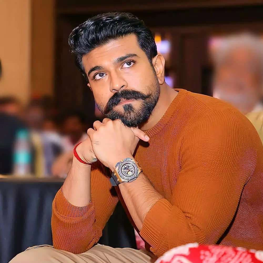 స్ట్రాంగ్‌ లైనప్‌తో అభిమానుల్లో అంచనాలు పెంచేస్తున్నారు. ఆల్రెడీ సుకుమార్ దర్శకత్వంలో ఓ సినిమా చేసేందుకు గ్రీన్‌ సిగ్నల్‌ ఇచ్చిన చెర్రీ, నెక్ట్స్ క్రేజీ కాంబినేషన్స్ సెట్ చేస్తున్నారు.