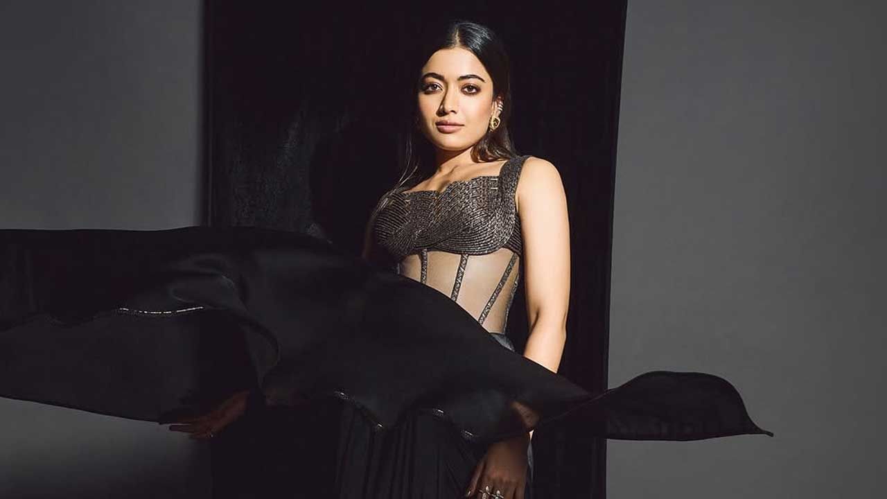 అందాల ముద్దుగుమ్మ రష్మిక గురించి ఎంత చెప్పినా తక్కువే. ఛలో సినిమాతో టాలీవుడ్ లోకి ఎంట్రీ ఇచ్చిన ఈ బ్యూటీ తర్వాత వరస సినిమాలతో ఫుల్ బిజీ అయిపోయింది.