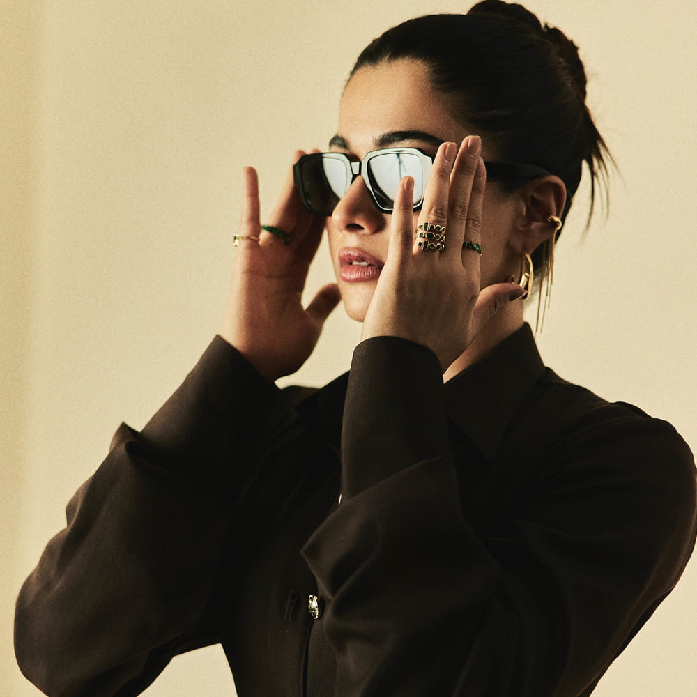 యానిమల్, పుష్ప 2, ఛావా లాంటి సినిమాల్లో అటు పర్ఫార్మెన్స్.. ఇటు రొమాంటిక్ క్యారెక్టర్స్ చేస్తూ వరస విజయాలు అందుకున్నారు రష్మిక మందన్న. ఈ మూడు సినిమాలతో అమ్మడు బాక్సాఫీస్ క్వీన్ అయిపోయారు.