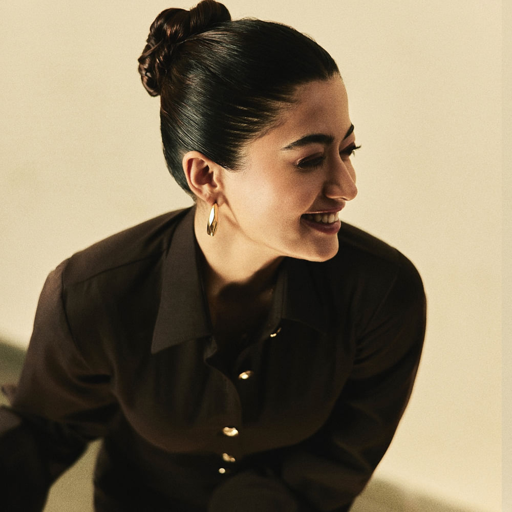 సికిందర్ తర్వాత రష్మిక జోరుకు కాస్త బ్రేకులు అయితే పడ్డాయి. ప్రస్తుతం ఆయుష్మాన్ ఖురానాతో తమా సినిమా చేస్తున్నారు ఈ బ్యూటీ. ఇది మినహా మరే సినిమాకు సైన్ చేయలేదు ఈ బ్యూటీ. అలాగే తెలుగులో ఎప్పుడో ఓకే చేసిన గాళ్ఫ్రెండ్, రెయిన్ బో సినిమాలతోనే సరిపెట్టుకున్నారు. ఈమె తీరు చూస్తుంటే కొన్నాళ్లు సినిమాలకు బ్రేక్ ఇచ్చేలా కనిపిస్తున్నారు.