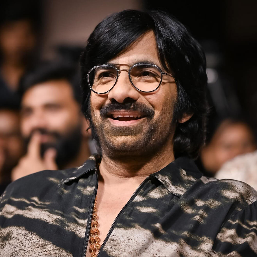 ఇప్పుడు చేస్తున్న మాస్‌ జాతర రవితేజ కంపల్సరీగా హిట్‌  కావాల్సిందే. మాస్‌ మహరాజ్‌ కెరీర్‌ ఊపందుకుందనుకున్న టైమ్‌లో మళ్లీ ఊబిలో పడ్డట్టయింది. వరుస ఫ్లాప్‌లతో ఉక్కిరిబిక్కిరవుతున్నారు. అందుకే ఇప్పుడు ఆయన హోప్స్ అన్నీ మాస్‌ జాతర మీదే ఉన్నాయి. 