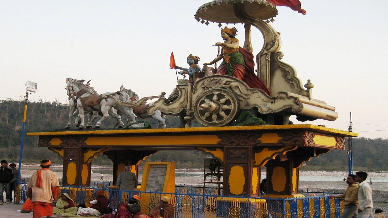 ఘాట్ గడ్: రిషికేశ్ నుంచి 22 కి.మీ దూరంలో, శివపురి సమీపంలో ఉన్న ఈ ప్రదేశం కూడా చాలా అందంగా ఉంది. ఇది అడవితో చుట్టుముట్టబడిన ఒక చిన్న గ్రామం. ఈ గ్రామం ప్రశాంతమైన వాతావరణం, కొండ జీవితానికి ప్రసిద్ధి చెందింది. ఇక్కడికి వచ్చే వ్యక్తులు తరచుగా ఒంటరిగా ఉంటూ డిజిటల్ డీటాక్స్ అనుభవిస్తారు. ఇక్కడ హోమ్‌స్టే చేయడం ద్వారా స్థానిక జీవనశైలిని ఆస్వాదించవచ్చు.
