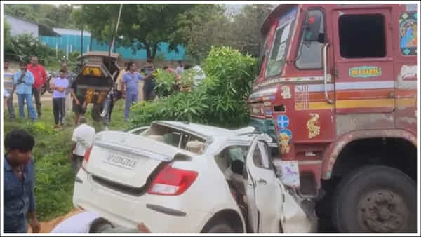 Road Accident: కుటుంబాన్ని చిదిమేసిన ఘోర రోడ్డు ప్రమాదం.. నలుగురు బలి