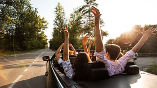 Clothing: వేరొకరు వాడేసిన బట్టలు వేసుకుంటున్నారా.. ఇలా చేస్తే ఎన్ని సమస్యలో తెలుసా..?