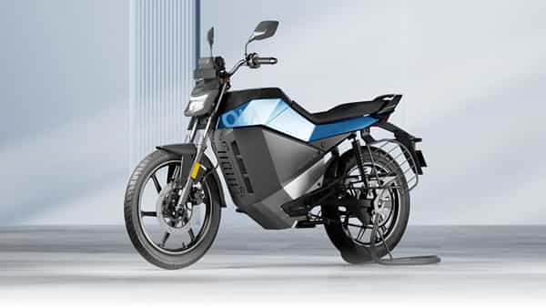 Ola Bikes: రోడ్లపై దూసుకుపోనున్న ఓలా బైక్స్.. ఆ బైక్ డెలివరీలు షురూ