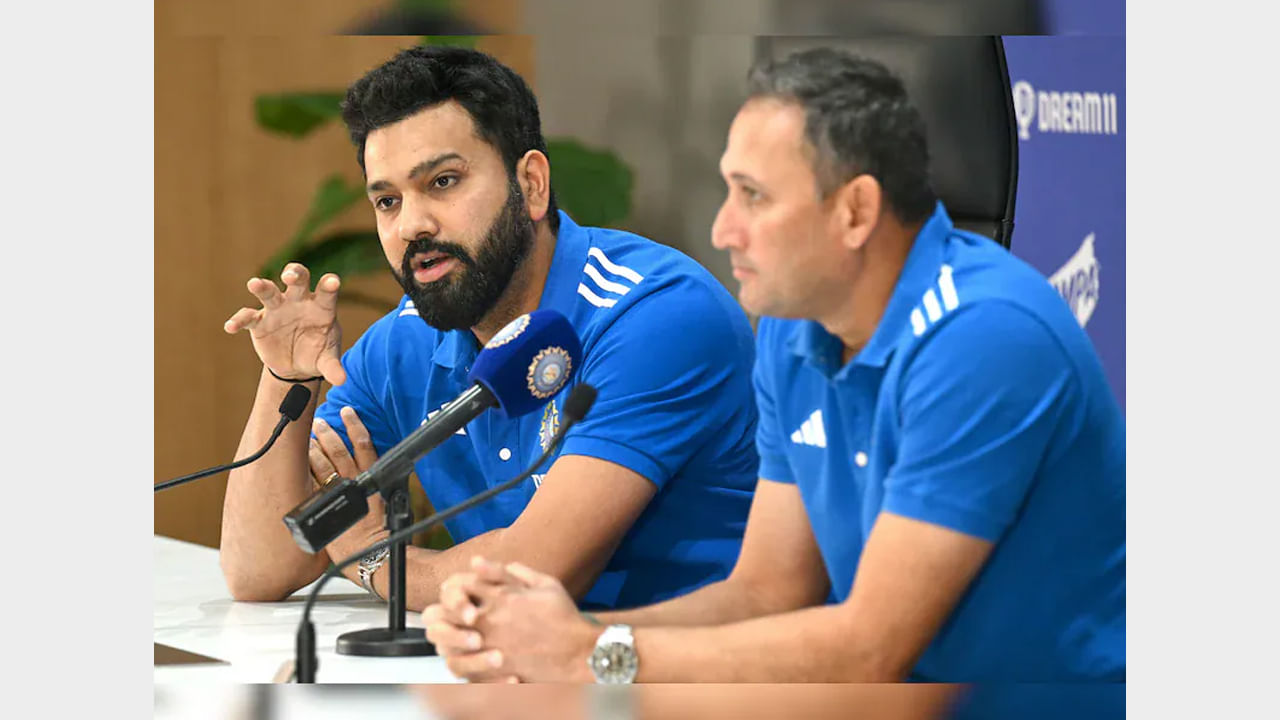ఇటువంటి పరిస్థితిలో, అతని స్థానాన్ని భర్తీ చేయడం భారత క్రికెట్ నియంత్రణ బోర్డు (BCCI) కి అంత సులభం కాదు. అదే సమయంలో, జట్టులో అతని స్థానాన్ని భర్తీ చేయడానికి సెలెక్టర్లకు ముగ్గురు ఆటగాళ్ళు అవసరం కావచ్చునని తెలుస్తోంది. మూడు ఫార్మాట్లలో రోహిత్ శర్మ స్థానంలో వేర్వేరు ఆటగాళ్లను చేర్చవచ్చు.