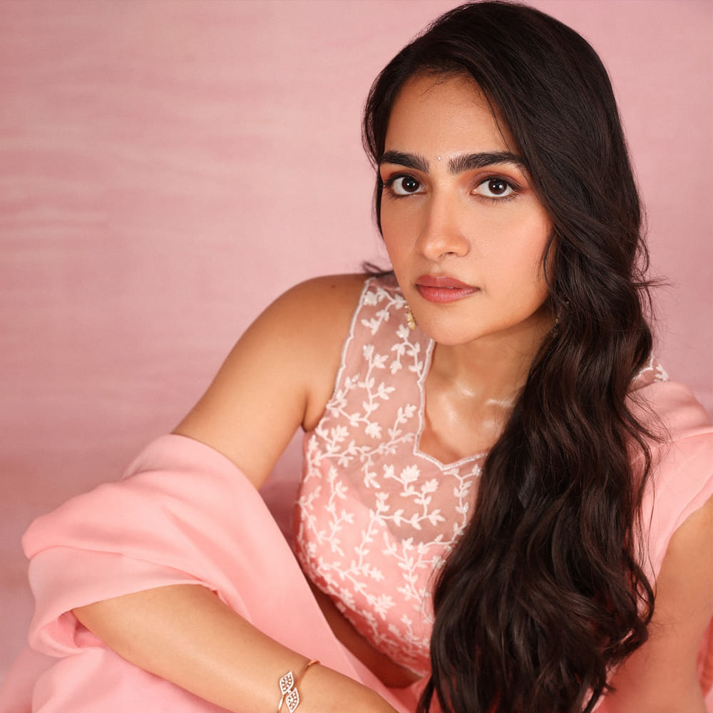 ఇప్పటికే జూనియర్ ఎన్టీఆర్, డైరెక్టర్ ప్రశాంత్ నీల్ కాంబోలో రాబోతున్న ప్రాజెక్టులో ఈ ముద్దుగుమ్మ ఎంపికైందని సమాచారం. అయితే ఈ విషయం గురించి ఇప్పటివరకు ఎలాంటి అధికారిక ప్రకటన రాలేదు. 