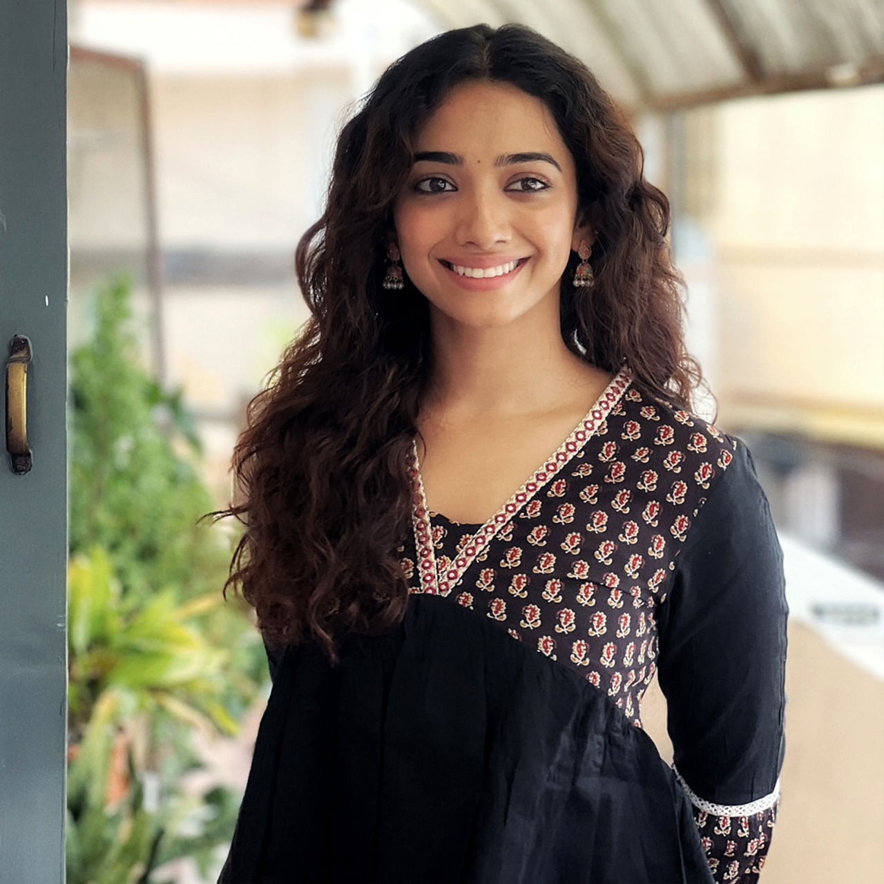 ఇండస్ట్రీలో ఇప్పుడు తెలుగు అమ్మాయిలు రాణిస్తున్నారు. మంచి అవకాశాలు అందుకుంటూ దూసుకుపోతున్నారు. వారిలో సాన్వే మేఘన ఒకరు. సాన్వే మేఘన 1998 సెప్టెంబరు 12న హైదరాబాద్‌లో జన్మించింది. ఈ ముద్దుగుమ్మ 