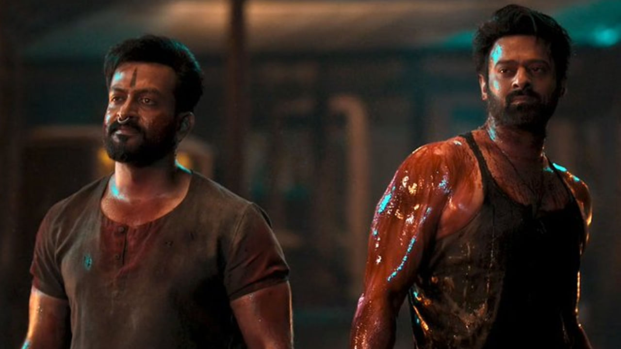 ఓ తెలుగు టాప్‌ స్టార్ హీరోతో తన డైరెక్షన్‌లో సినిమా ప్లాన్ చేస్తున్నారు పృథ్వీరాజ్‌. అయితే ఆ తెలుగు హీరో ఎవరన్నది ఇప్పుడు ఆసక్తికరంగా మారింది. సలార్ సినిమా టైమ్‌లో ప్రభాస్‌తో పృథ్వీరాజ్‌కు మంచి ఫ్రెండ్‌షిప్ కుదిరింది. దీంతో డార్లింగ్‌తోనే సినిమా ఉండొచ్చన్న టాక్ వినిపిస్తోంది.