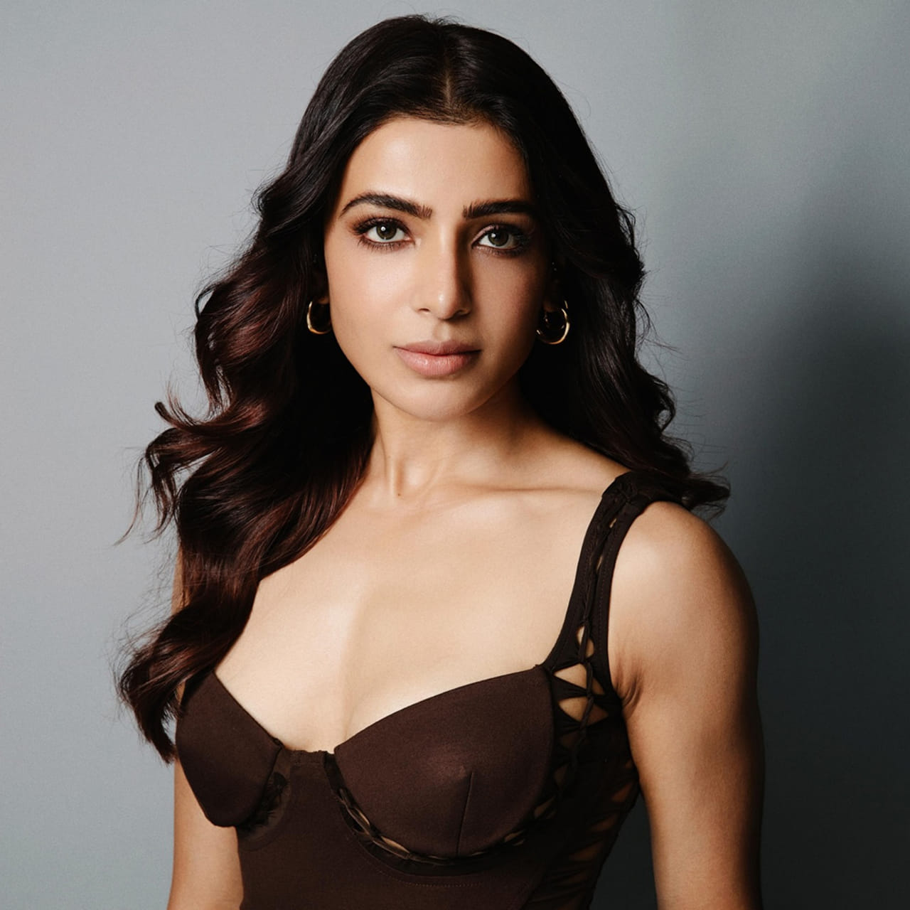 సమంత కాంపౌండ్ నుంచి సినిమా అప్‌డేట్ వచ్చి చాలా రోజులవుతోంది. ప్రజెంట్ వెబ్‌ సిరీస్‌ల మీదే ఎక్కువగా ఫోకస్ చేస్తున్న ఈ భామ, నిర్మాతగా బిగ్ స్క్రీన్‌తో టచ్‌లో ఉన్నారు. అయితే లేటెస్ట్‌గా సమంత సైడ్ నుంచి ఎలాంటి అప్‌డేట్‌ లేకపోయినా... సోషల్ మీడియాలో మాత్రం ఈ బ్యూటీ పేరు తెగ ట్రెండ్ అవుతోంది.