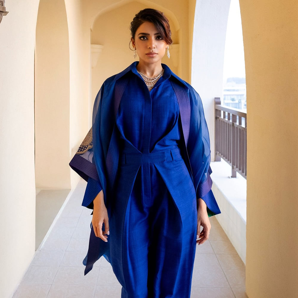 సమంత రూత్ ప్రభు గురించి తెలుగు ప్రేక్షకులకు ప్రత్యేక పరిచయం అవసరం లేదు. 2010లో "ఏ మాయ చేసావే" సినిమాతో తెలుగు సినిమా రంగంలోకి అడుగుపెట్టింది. మొదటి సినిమా తో ఆమె నటనకు ఫిల్మ్‌ఫేర్ ఉత్తమ నటి డెబ్యూ అవార్డు వచ్చింది.