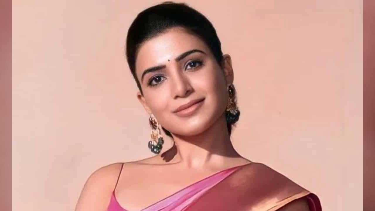 అల్లు అర్జున్ బ్లాక్ బస్టర్ పాన్ ఇండియా సినిమా పుష్ప. ఈ సినిమాలో రష్మిక స్థానంలో మొదటగా సుకుమార్ సమంతను తీసుకుందాం అనుకున్నారంట. కానీ అప్పుడే సమంత విడాకులు తీసుకోవడంతో తాను కాదనడంతో రష్మికకు అవకాశం వచ్చింది.