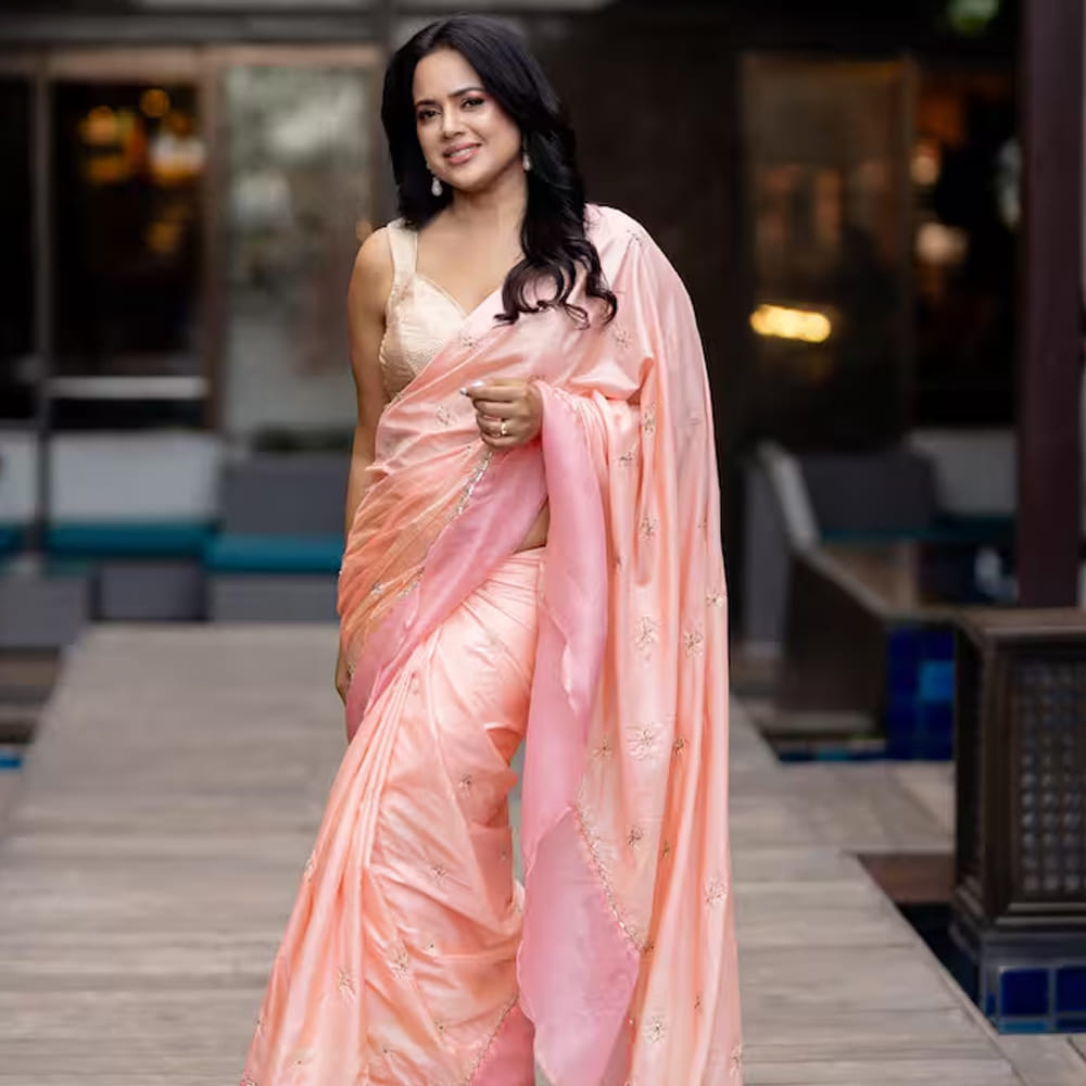 తెలుగులో ఎన్టీఆర్ సరసన అశోక్ చిత్రంలో నటించింది. అలాగే మెగాస్టార్ చిరంజీవి సరసన జై చిరంజీవా చిత్రంలో నటించింది. కెరీర్ మంచి ఫాంలో ఉండగానే 2014లో వ్యాపారవేత్త అక్షయ్ వర్ధన్‌ను వివాహం చేసుకుంది. ఈ దంపతులకు ఇద్దరు పిల్లలు ఉన్నారు.