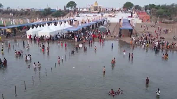 Saraswati Pushkaralu: నేటి నుంచి సరస్వతి పుష్కరాలు ప్రారంభం.. సాయత్రం సీఎం రేవంత్ రెడ్డి కుటుంబంతో సహా పుణ్య స్నానం..