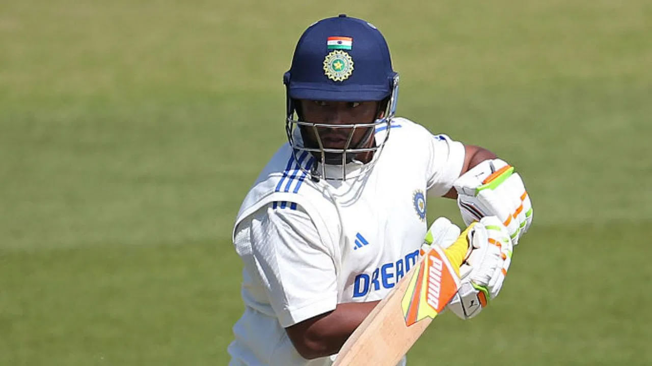 టీమిండియాలో చోటు లేదన్నారు.. కట్‌చేస్తే.. ఇంగ్లండ్‌లో తుఫాన్ ఇన్నింగ్స్.. అగార్కర్, గంభీర్‌కు ఇచ్చిపడేశాడుగా