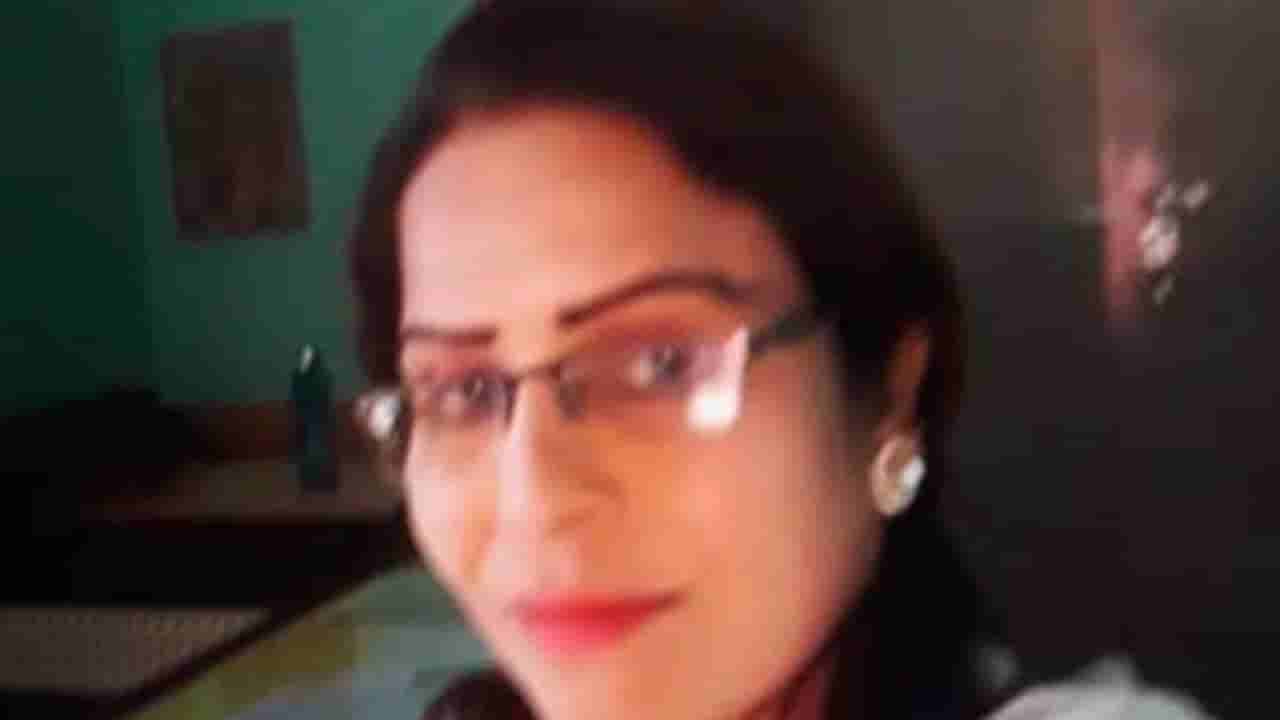 పాక్ సైన్యానికి సపోర్ట్గా సోషల్ మీడియా పోస్టులు.. గవర్నమెంట్ టీచర్పై సస్పెన్షన్ వేటు..!