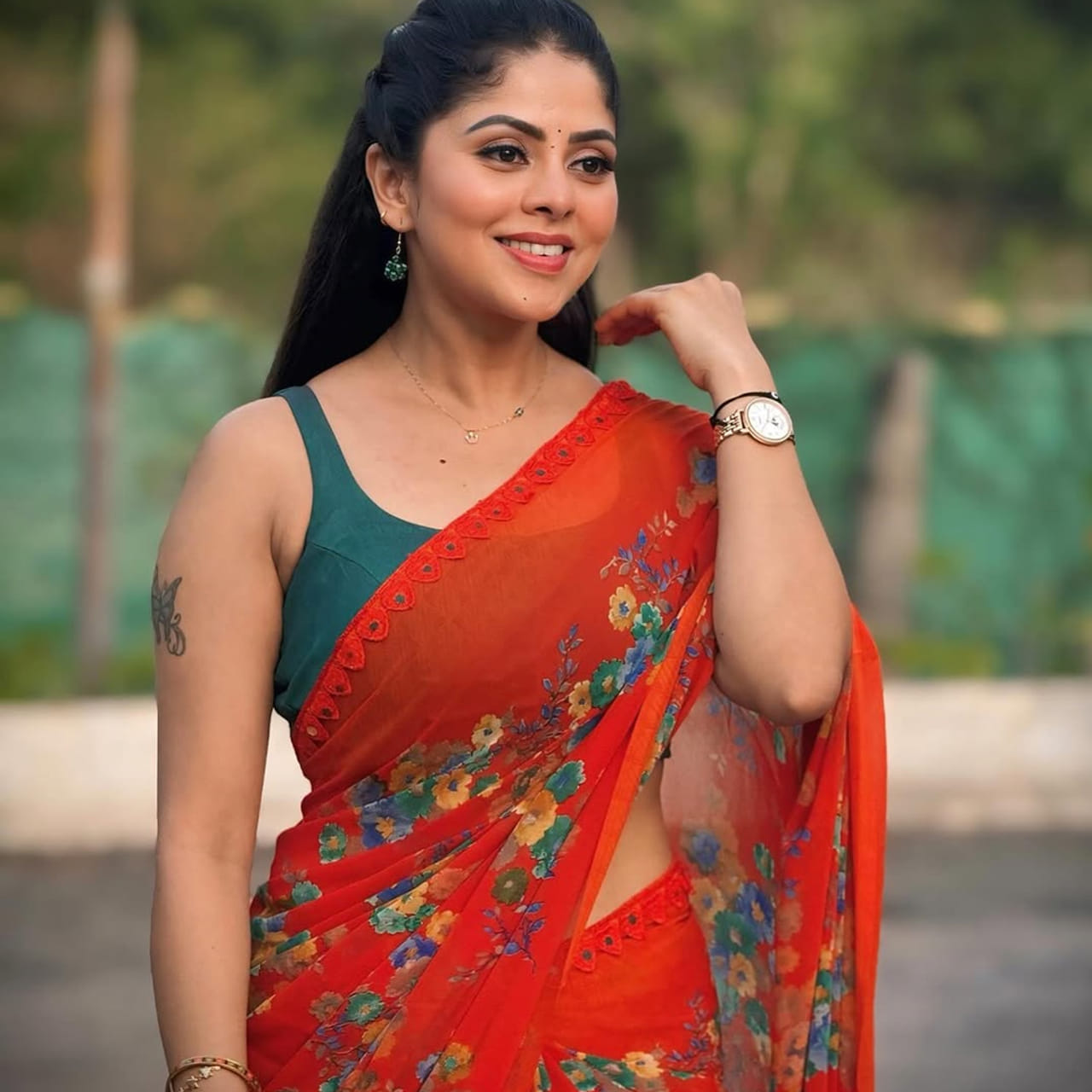 ప్రస్తుతం బుల్లితెరపై బ్రహ్మముడి సీరియల్ అత్యధిక టీఆర్పీతో దూసుకుపోతుంది. ఇందులో రాజ్, కావ్య పాత్రలతోపాటు అదే స్థాయిలో ఫాలోయింగ్ సొంతం చేసుకుంది రుద్రాణి అత్త. ఈ పాత్రలో కన్నడ నటి షర్మిత గౌడ నటిస్తున్న సంగతి తెలిసిందే. 