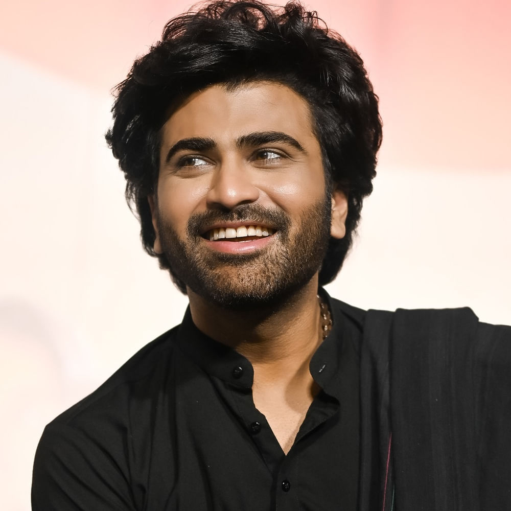 ఇంతకీ ఏంటి ఆ ఫార్ములా? మరి నయా ట్రెండ్ శర్వాకు సక్సెస్ ఇస్తుందా? ఈ స్టోరీలో చూద్దాం. మాస్ కమర్షియల్ డైరెక్టర్ సంపత్ నంది తన స్టైల్ మార్చి శర్వానంద్ హీరోగా ఓ సినిమా చేస్తున్నారు. 
