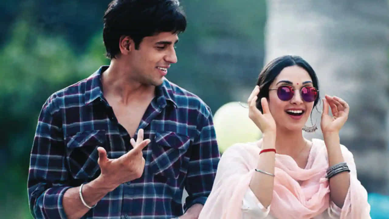షేర్షా సినిమా థియేటర్లలో రిలీజ్ కాకపోయినా ఓటీటీకే పరిమితమైనా, ప్రజల మనసులను టచ్ చేసింది. అందుకే సందర్భం వచ్చిన ప్రతిసారీ ఆ మూవీని గుర్తుచేసుకుంటుంటారు ఫ్యాన్స్. సిద్, కియారా కెమిస్ట్రీ అదుర్స్ అంటూ సౌత్ నుంచి కాంప్లిమెంట్లు కూడా అందాయి.