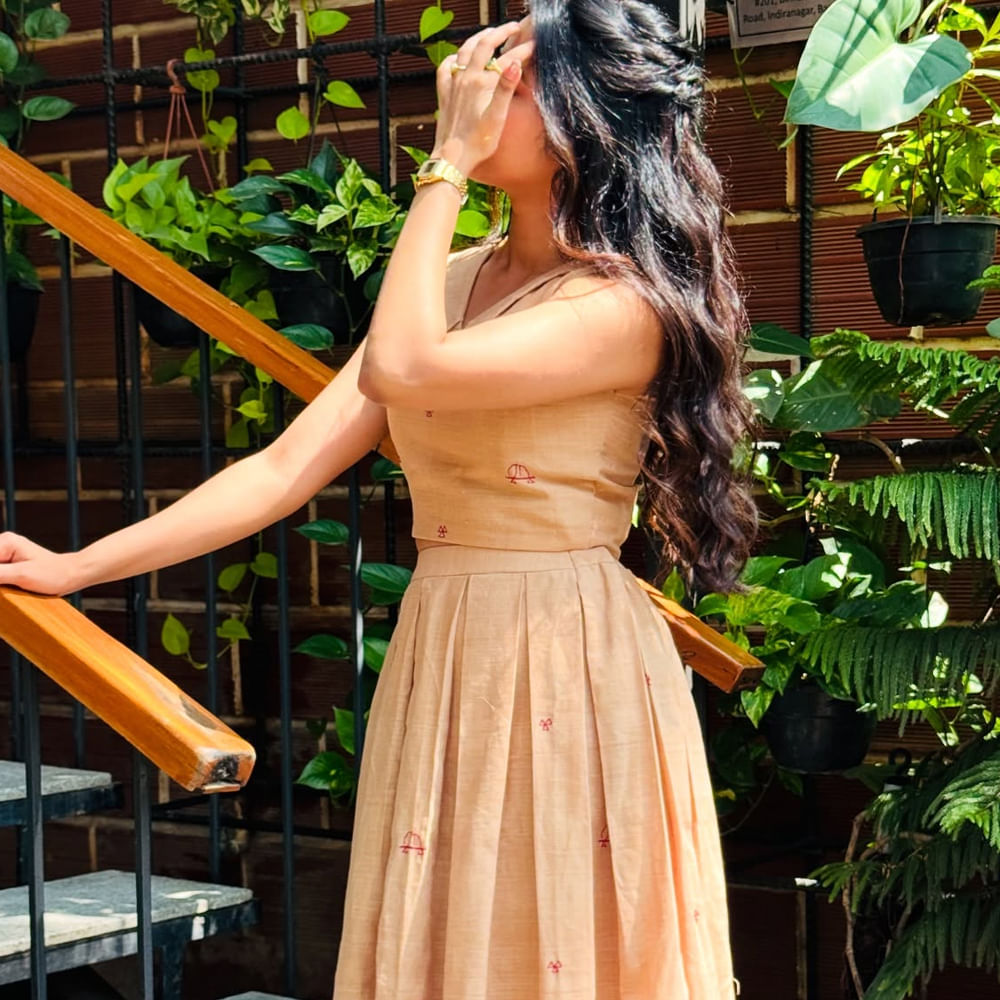 ఈ చిత్రంలో సుహాస్ సరసన హీరోయిన్గా నటించింది. ఈ సినిమాలో ఆమె లక్ష్మి అనే పాత్రలో కనిపించింది. ఈ సినిమాలో తన నటనతో విమర్శకుల ప్రశంసలు అందుకుంది. అందంతోనూ ఈ చిన్నది కవ్వించింది.