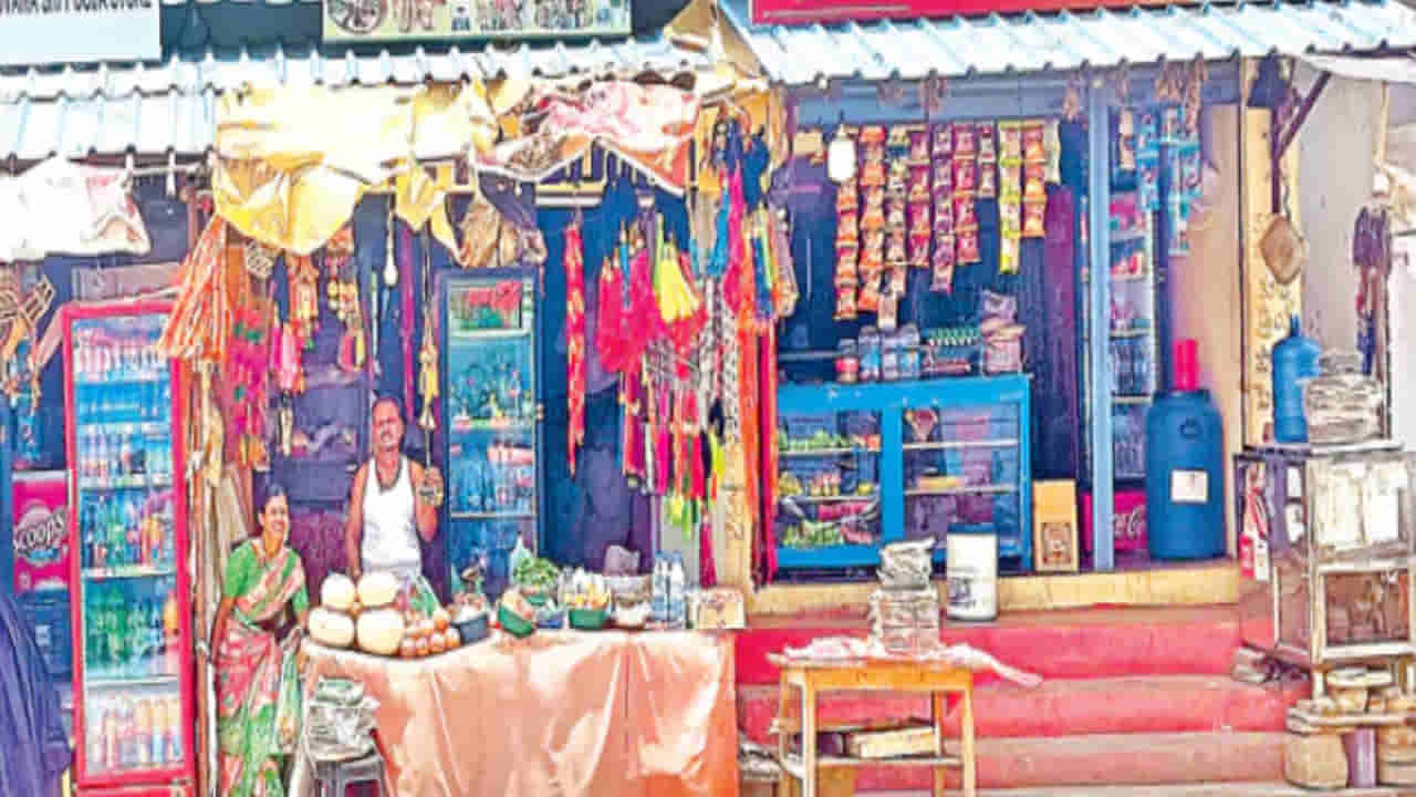 Telangana: గుడి బయట పూజా సామాన్లు అమ్మే కొట్టులా ఉంది కదా.. లోపల అస్సలు యవ్వారం వేరే..!