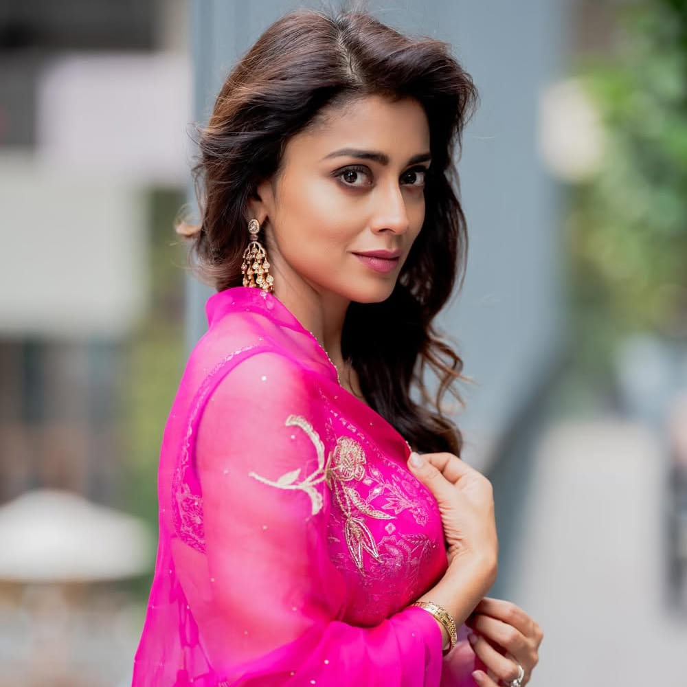 అలాగే స్విమ్మింగ్, డ్యాన్స్ ఎప్పుడూ తనను మానసిక ప్రశాంతంగా ఉండేలా చేస్తుందని చెప్పుకొచ్చింది. వ్యాయామం చేసే ముందు తినడం వల్ల తనకు తగినంత శక్తి వస్తుందని.. తేలికైనా ఆహారం తీసుకోవడానికి ఇష్టపడతానని తెలిపింది. 